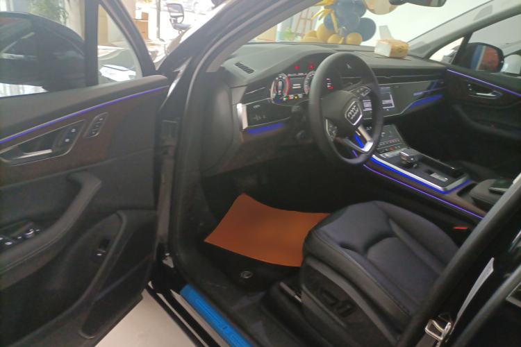 Used Audi Q7 2024 55 TFSI quattro S line Sport model
