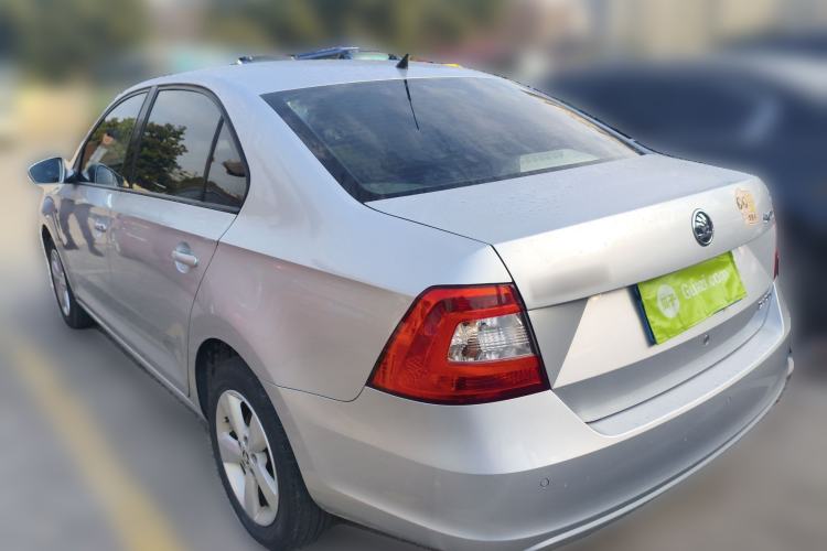 Used Skoda Rapid 2015 1.6L Automatic Smart Selection Model
