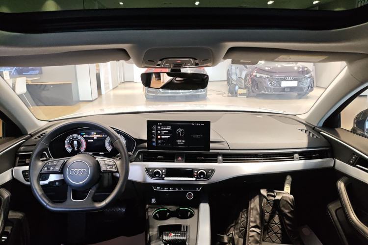 Used Audi A4L 2022 40 TFSI Luxury Dynamic Model Center Console