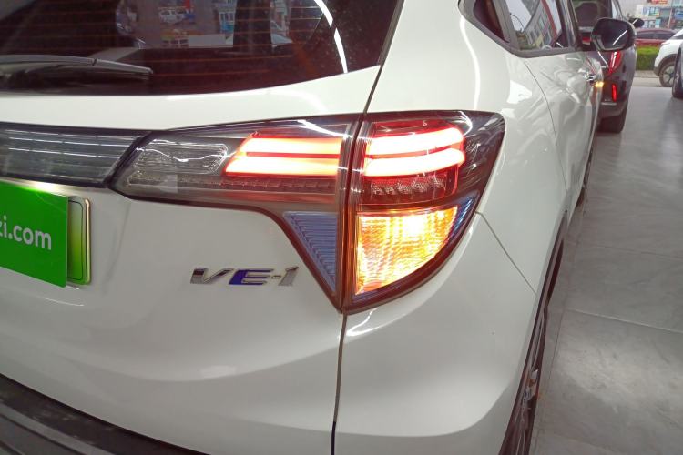 Used Everus VE-1 2021 Travel Edition Right Rear Taillight