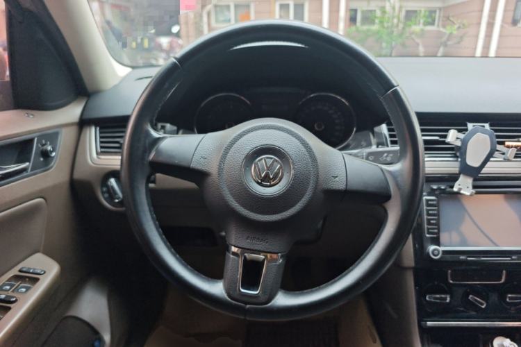 Used Volkswagen Bora 2014 1.6L Manual Comfort Model Steering Wheel