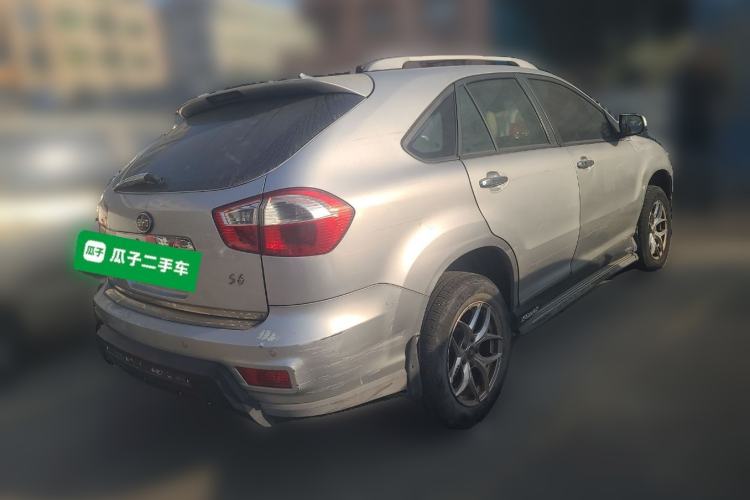 Used BYD S6 2011 2.0L Manual Luxury Edition
