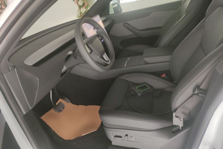 Used Tesla Model Y 2026 Rear-Drive Model Left Front Seat