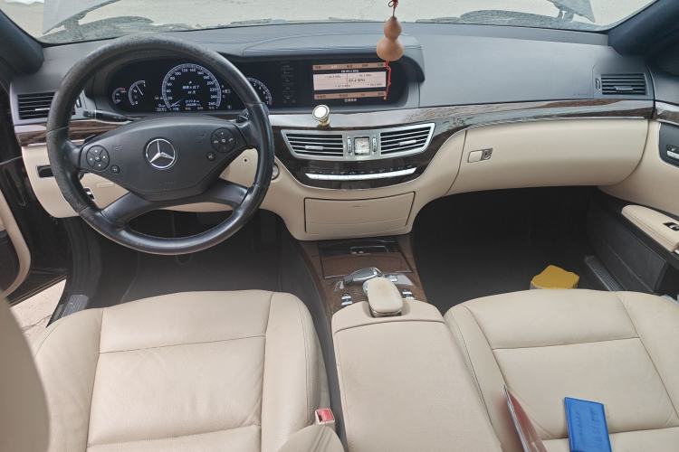 Used Mercedes-Benz S-Class 2010 S 300 L Business Model Center Console