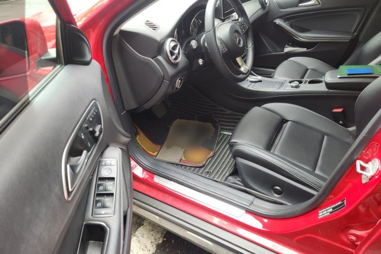 Used Mercedes-Benz GLA 2016 GLA 200 Sport Edition Driver Seat