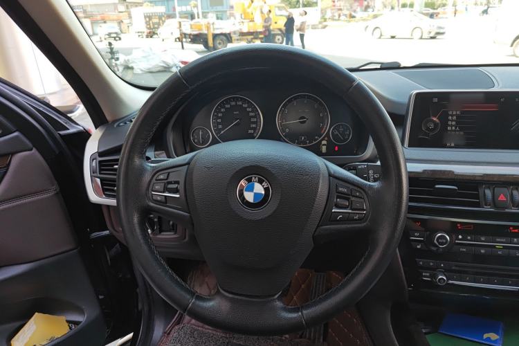 Used BMW X5 2015 xDrive28i
