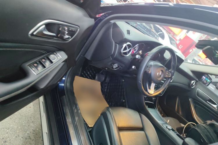 Used Mercedes-Benz GLA 2017 GLA 200 Sport Edition Driver Seat