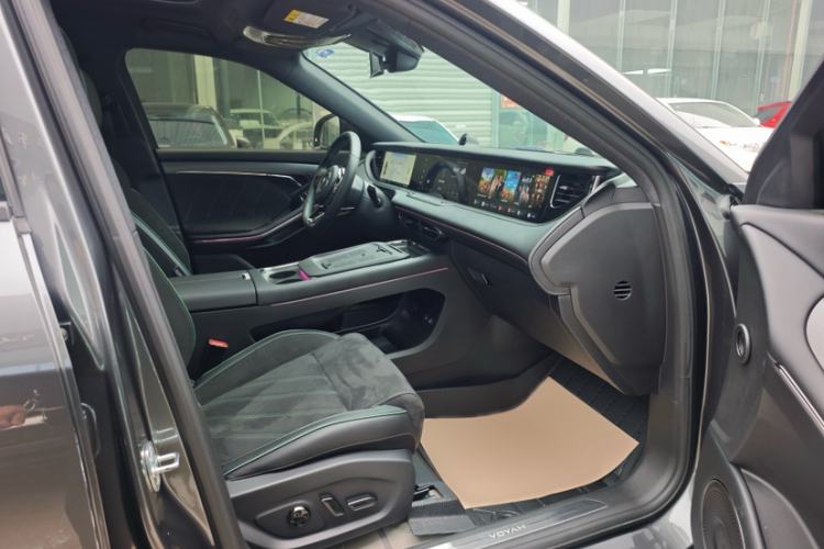 Used VOYAH FREE 2025 318 259 km All-Wheel-Drive Exploration Edition