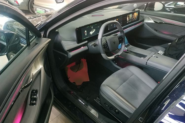 Used VOYAH PASSION 2024 PHEV Four-Wheel Drive Ultra-Long Range Flagship Model
