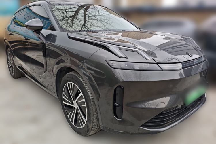 Used Lynk & Co 08 EM-P 2023 120km Long-Range Pro Front Right 45 Deg