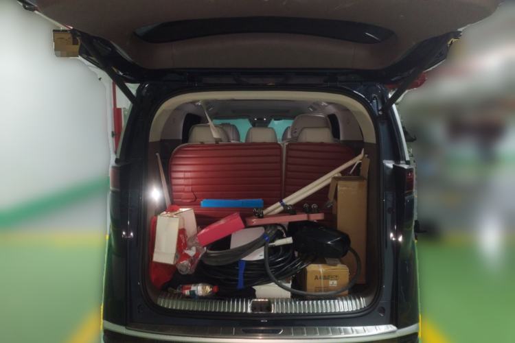 Used Denza D9 2022 DM-i 1040 Prestige Model
