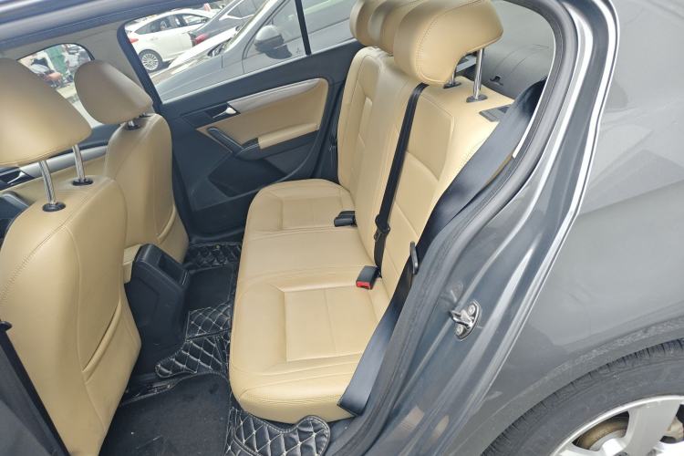 Used Volkswagen Lavida 2013 Revised Classic 1.6L Automatic Fashion Edition