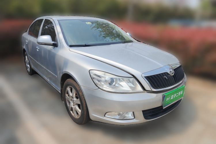 Used Skoda Octavia 2015 Classic Model 1.6L Automatic Yijie Version Front Right 45 Deg