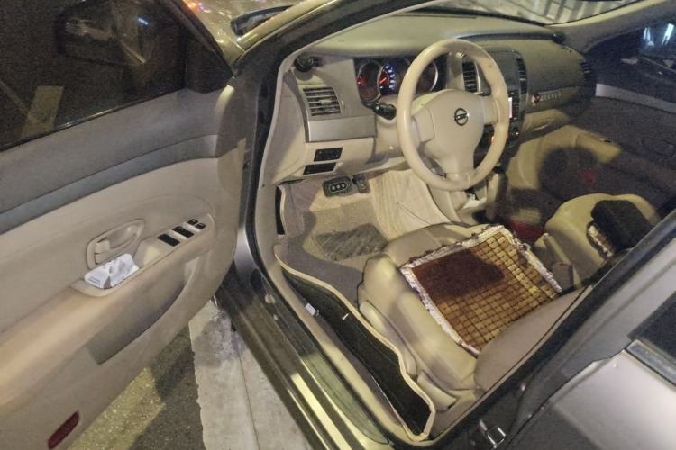 Used Nissan Sylphy 2012 Classic 1.6XE Automatic Comfort Edition Driver Seat