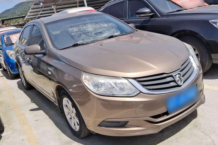 Used Baojun 630 2013 1.5L manual standard version