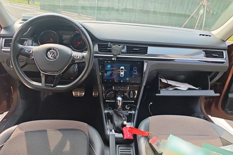 Used Volkswagen C-TREK 2017 230TSI DSG Comfort Version Center Console