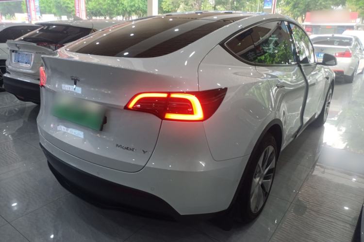 Used Tesla Model Y 2022 Long-Range All-Wheel-Drive Version
