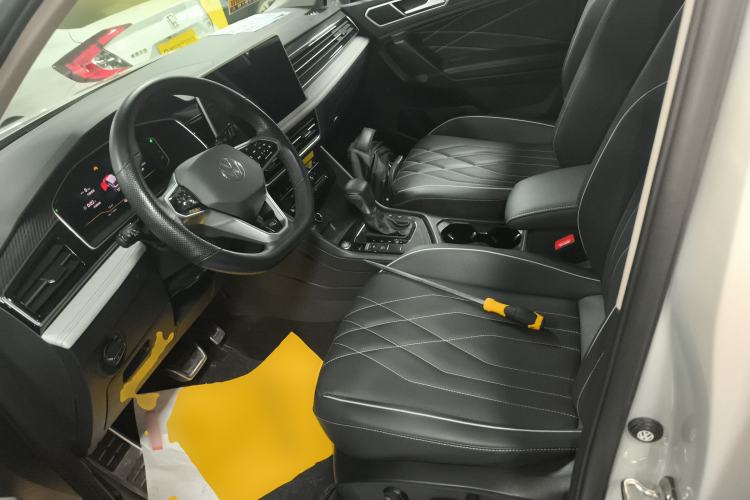 Used Volkswagen Tiguan L 2023 Restyled 330TSI Automatic Two-Wheel Drive R-Line Enhanced Comfort Version
