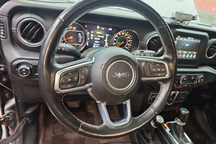 Used Jeep Wrangler 2019 2.0T Sahara Four-Door Version China VI Emission Standard
