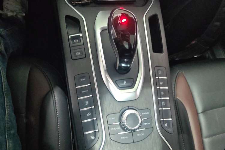 Used Wey VV5 2021 1.5T Two-Wheel Drive Smart Pioneer