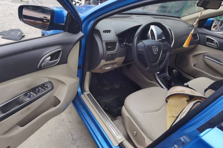 Used Baojun 610 2014 1.5L manual Comfort trim level