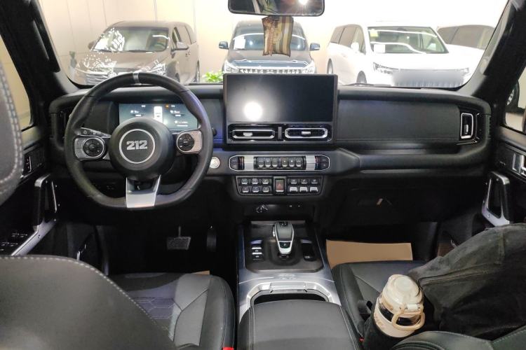 Used 212 T01 2024 2.0T Explorer
