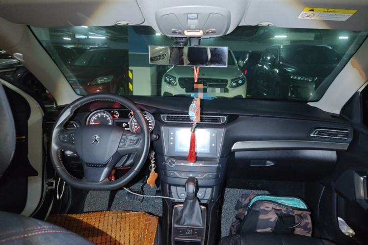 Used Peugeot 408 2015 1.2T Automatic Luxury Edition Center Console