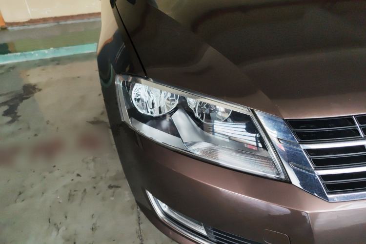 Used Volkswagen Gran Lavida 2013 1.6L Manual Comfort Model Right Front Headlight