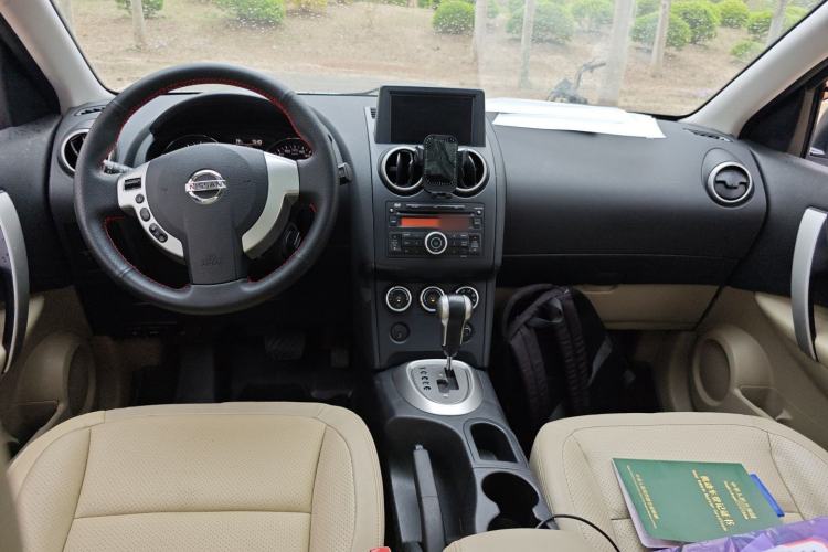 Used Nissan Qashqai 2011 2.0 XV Lea CVT 2WD Center Console