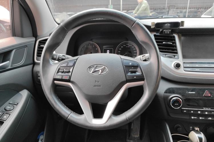 Used Hyundai Tucson 2018 1.6T Dual-Clutch Two-Wheel Drive 15th Anniversary Special Edition Steering Wheel