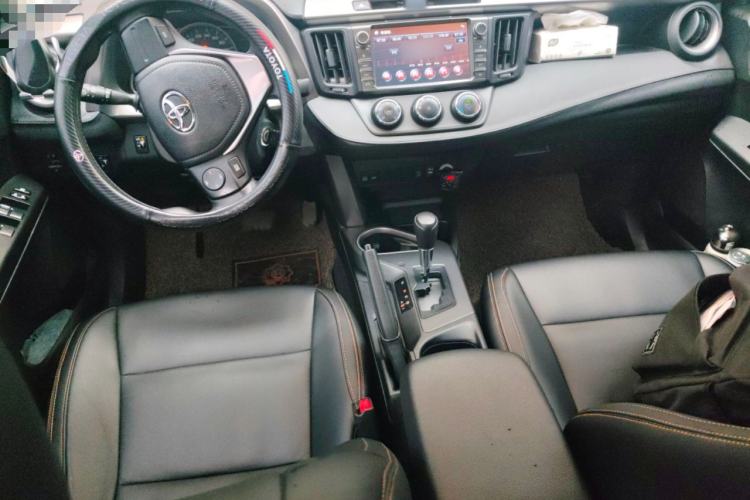 Used Toyota RAV4 2016 2.0L CVT Two-Wheel Drive Urban Edition China V Standard