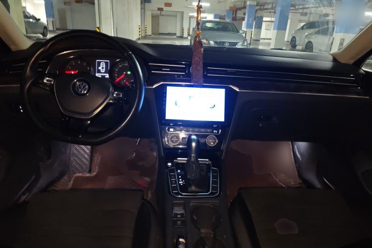 Used Volkswagen Magotan 2017 330TSI DSG Luxury Model Center Console