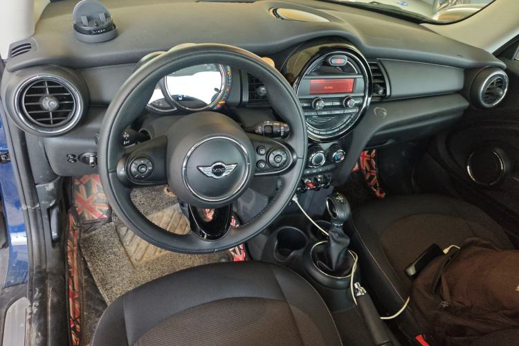Used MINI 2014 1.2T ONE+ Center Console
