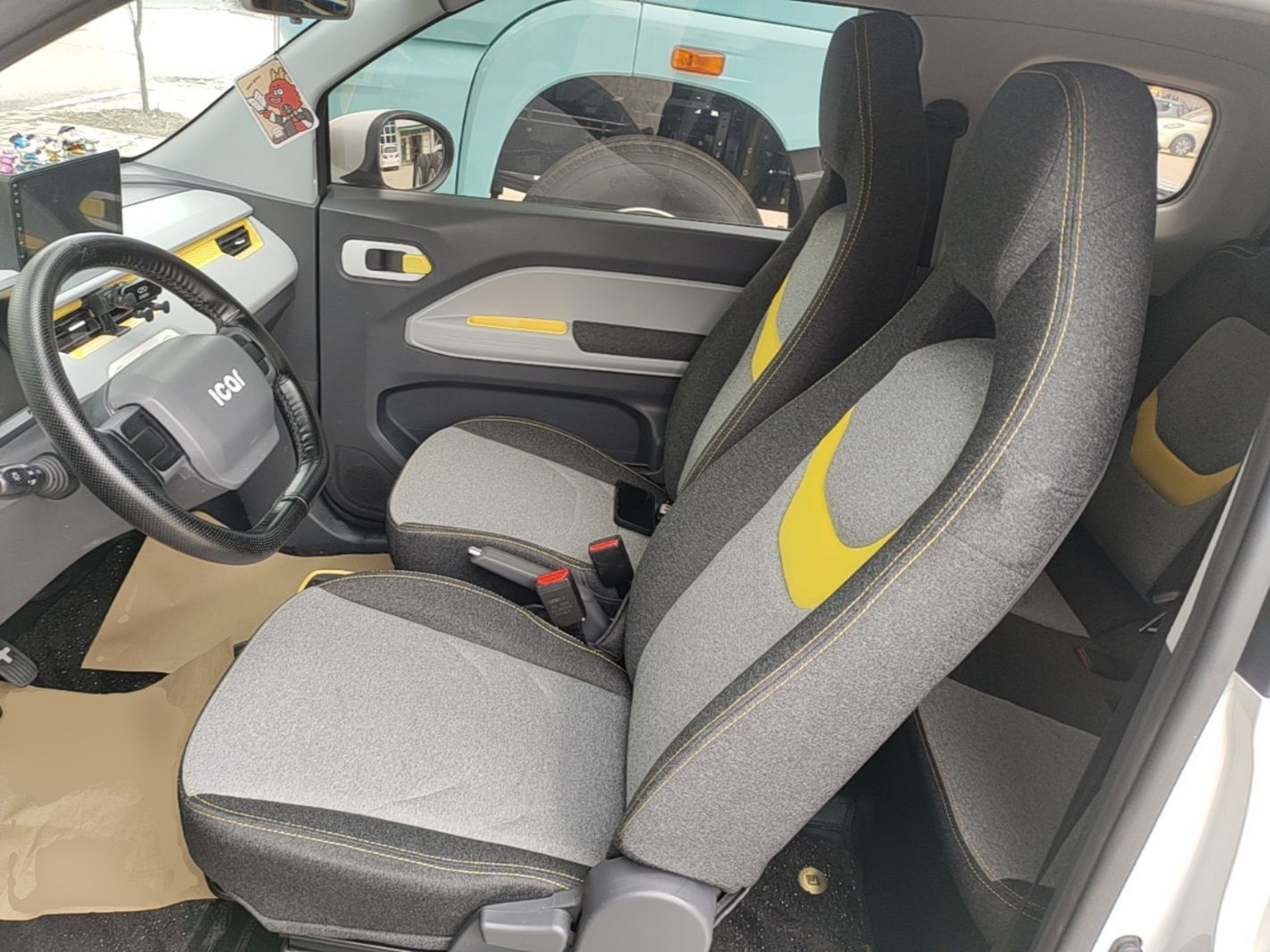 Vordere Reihe im Auto
