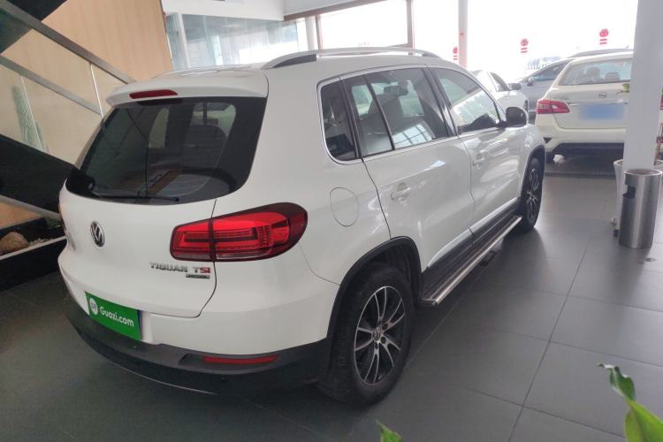 Used Volkswagen Tiguan 2015 1.8TSI Automatic All-Wheel-Drive Luxury Model Rear Right 45 Deg
