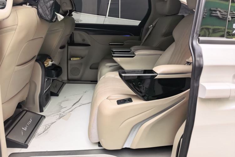 Used Buick GL8 2023 ES Lu Zun Comfort Model Left Rear Seat