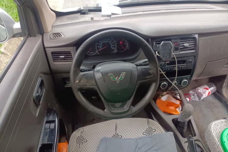 Used Wuling Rongguang V 2018 1.5L Standard Version
