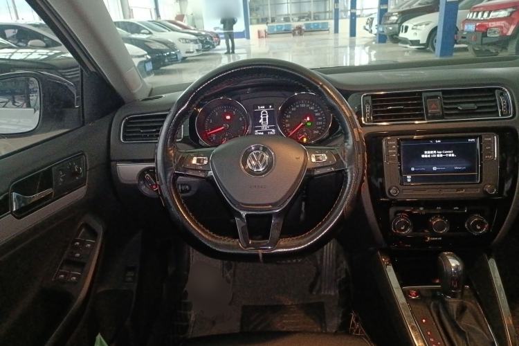 Used Volkswagen Sagitar 2017 180TSI Automatic Luxury Edition