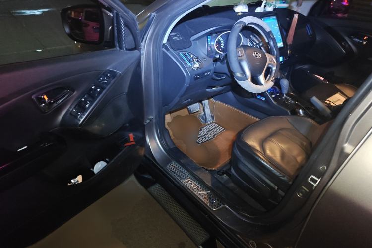 Used Hyundai ix35 2015 2.0L Automatic 2WD Smart Type China IV