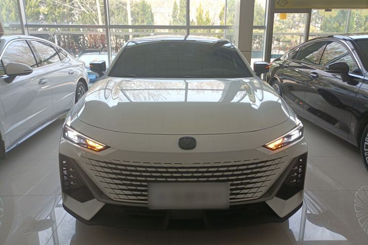 Used CHANGAN UNI-V 2025 1.5T 500Bar High-Energy Version