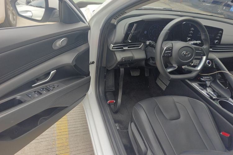 Used Hyundai Elantra 2021 1.5L CVT GLX Elite Edition
