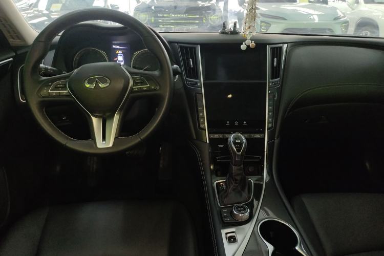 Used Infiniti Q50L 2022 2.0T Comfort Edition Center Console