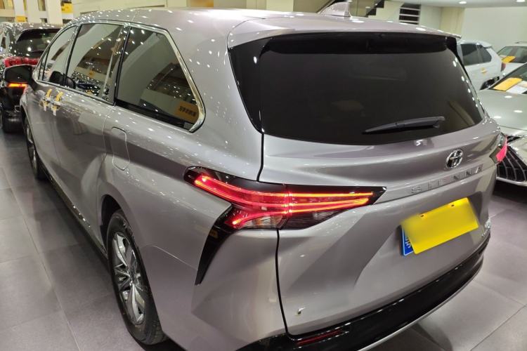 Used Toyota Sienna 2026 Model 2.5L Dual-Engine Four-Wheel-Drive Premium Edition