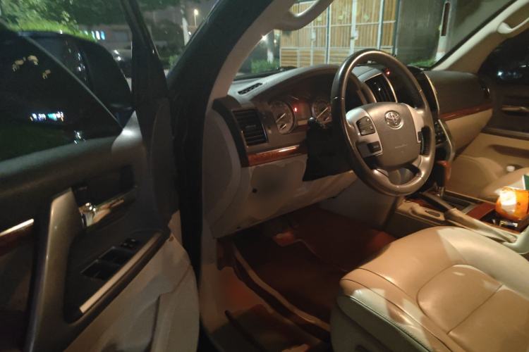 Used Toyota Land Cruiser 2012 4.0L Automatic VX
