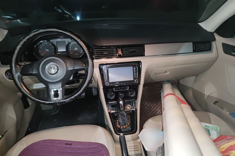 Used Volkswagen Bora 2014 1.6L Automatic Comfort Model Center Console