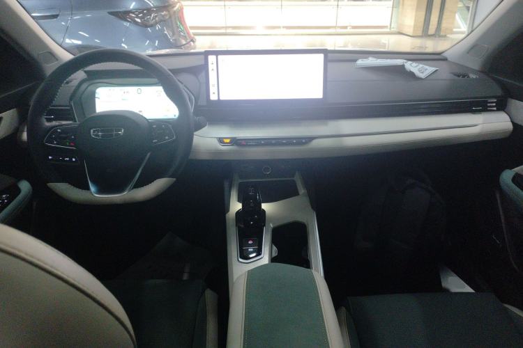 Used Geely Auto Emgrand L HiP 2022 1.5TD-DHT Pro 100KM Super Rui Center Console