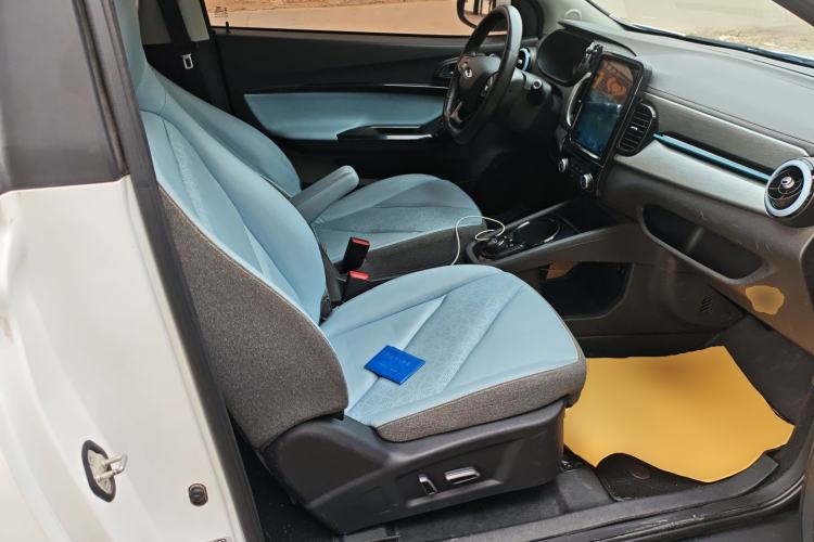 Used Chery QQ Little Ant 2022 Restyled Version Sweet Pink Edition Half-Sugar Version 30.6 kWh 30 kW 301 km Right Front Seat