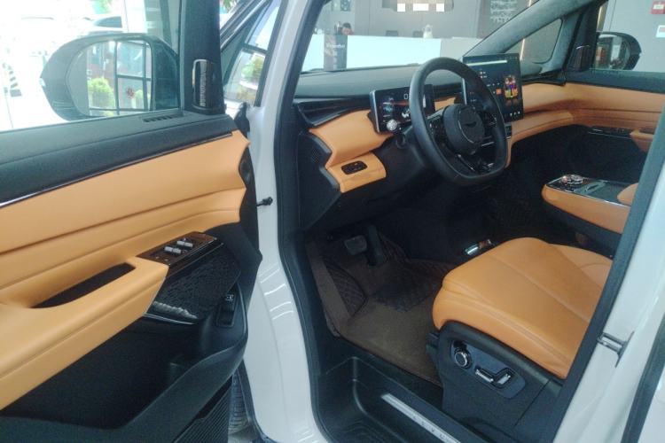 Used Geely Galaxy LEVC L380 2024 140-Degree 6-Seater All-Wheel-Drive Ultra Driver Seat