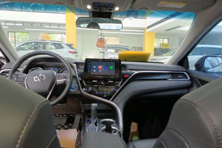 Used Toyota Camry 2023 Dual-Motor 2.5 HGVP Leading Edition Center Console