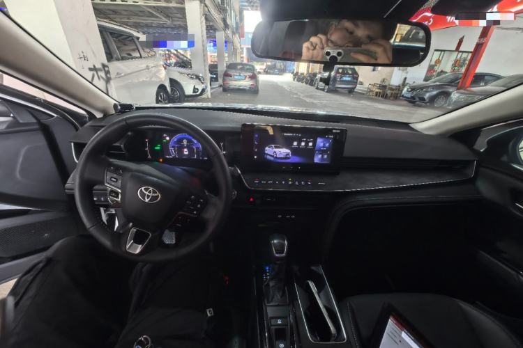 Used Toyota Camry 2024 Dual-Motor 2.0 HGVP Luxury Edition Center Console